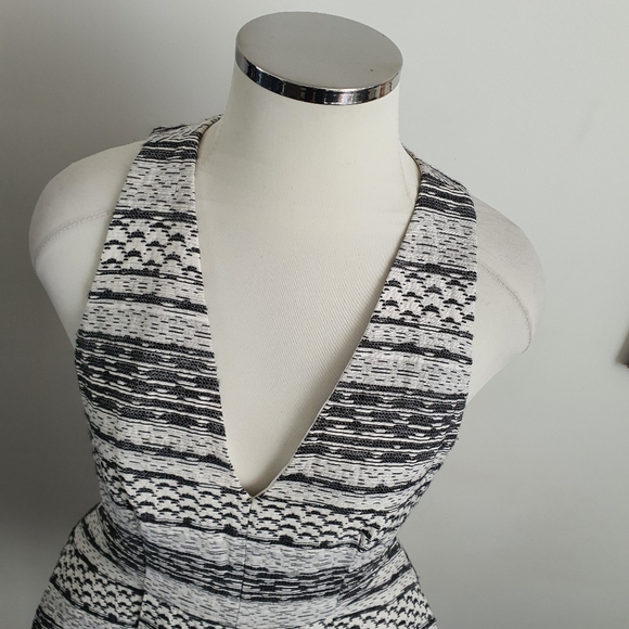Forever New Size 12 Sleeveless Grey Ivory Jacquard V Neck Pleated Mini Dress - Picture 4 of 14